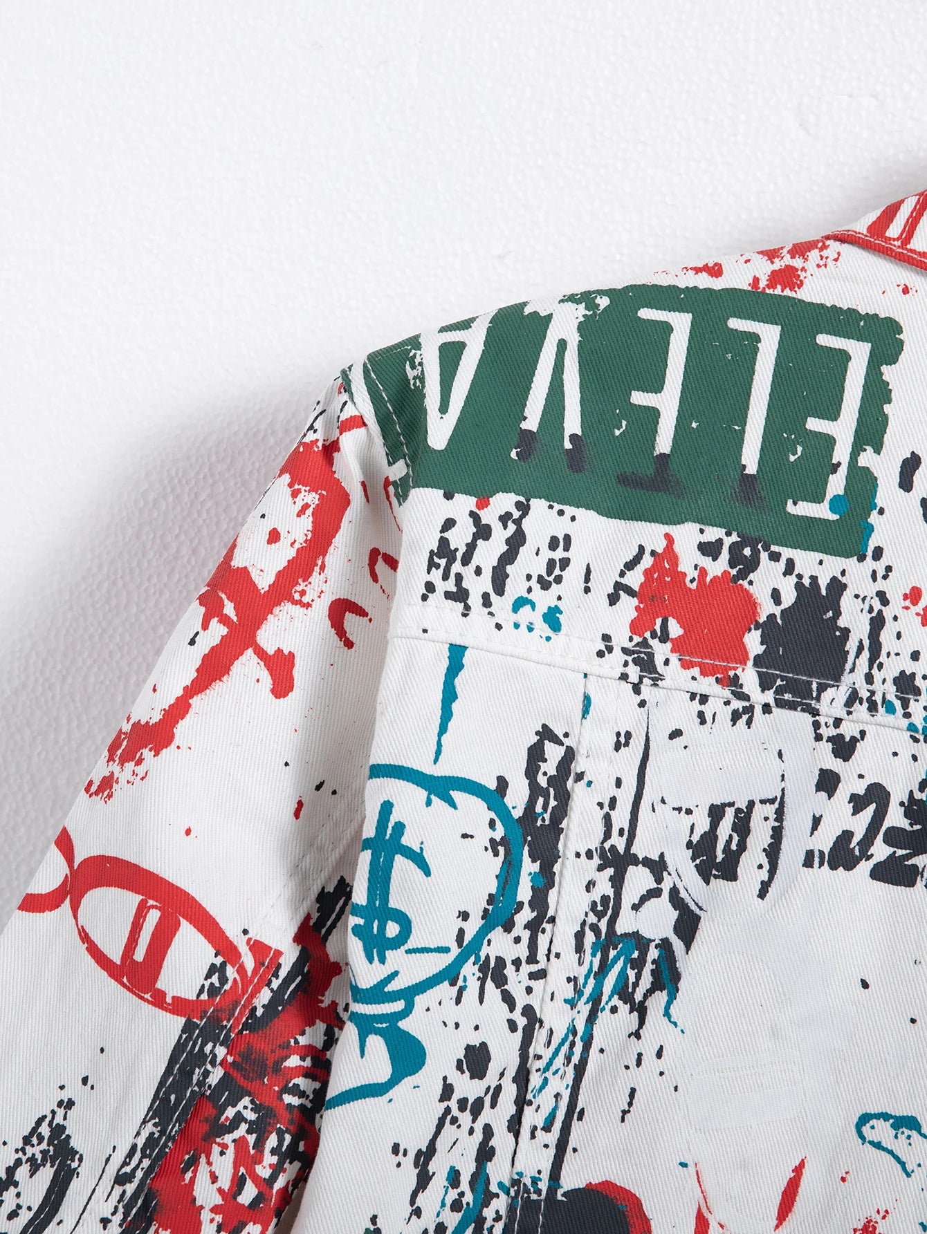 Men's spring-summer graffiti print denim jacket, regular size. Stylish street style.