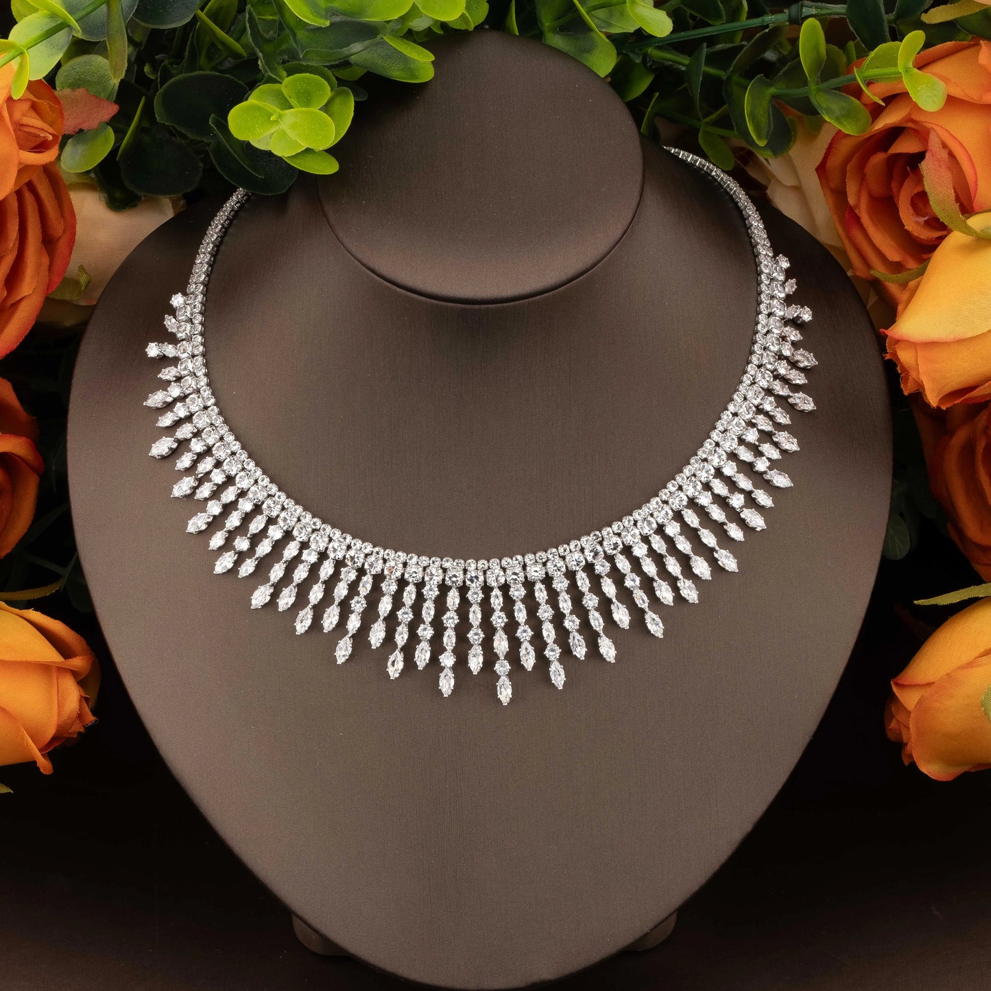 1 Set of High-Quality, Luxurious and Elegant Jewelry Set with Sparkling Cubic Zirconia in a Bouquet Design, Suitable for Women to Wear at Parties and Banquets. Gift Box Not Included