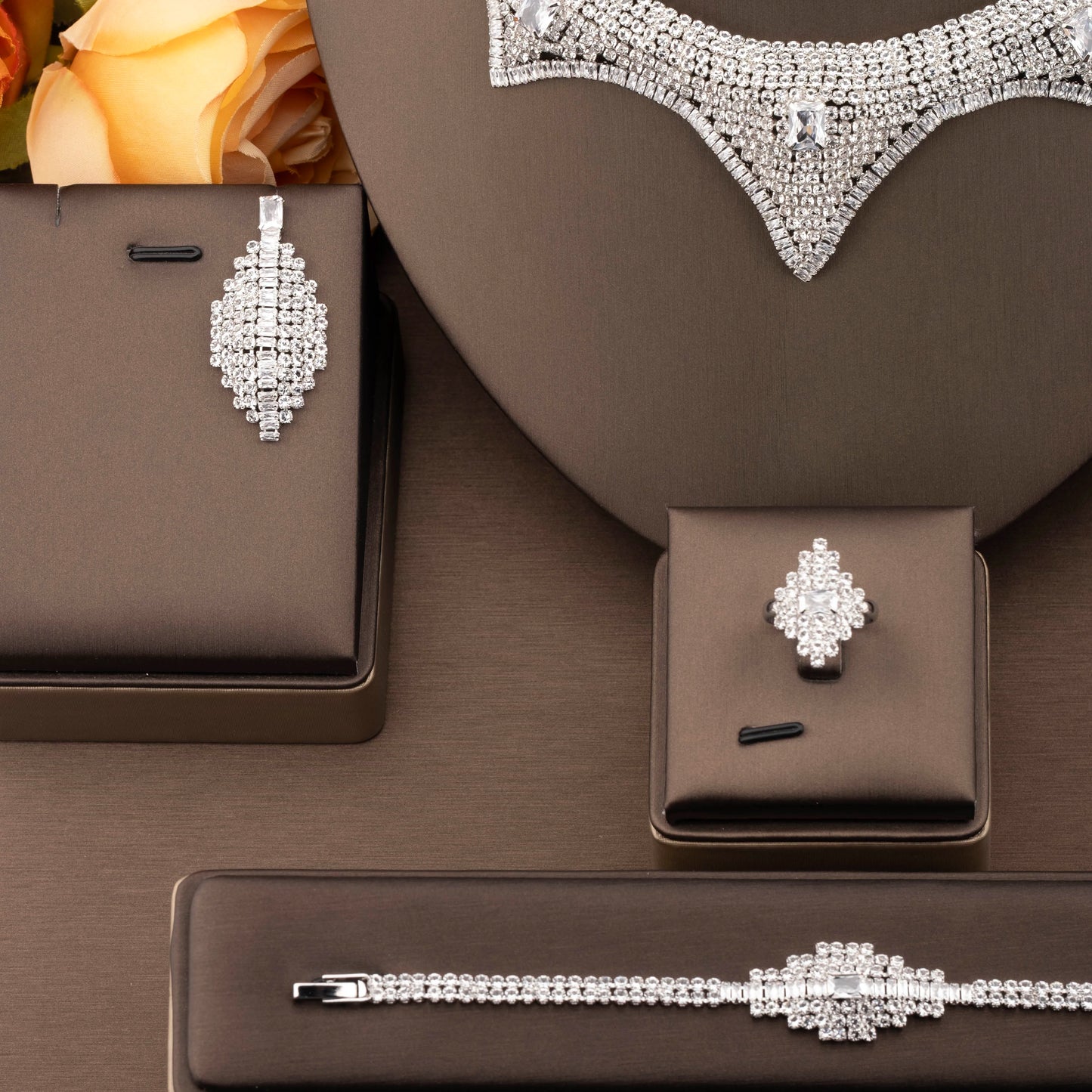 1 Set of Luxurious and Elegant Jewelry Set with Sparkling Cubic Zirconia and Horn Design, Suitable for Women to Wear at Weddings and Banquets. Gift Box Not Included