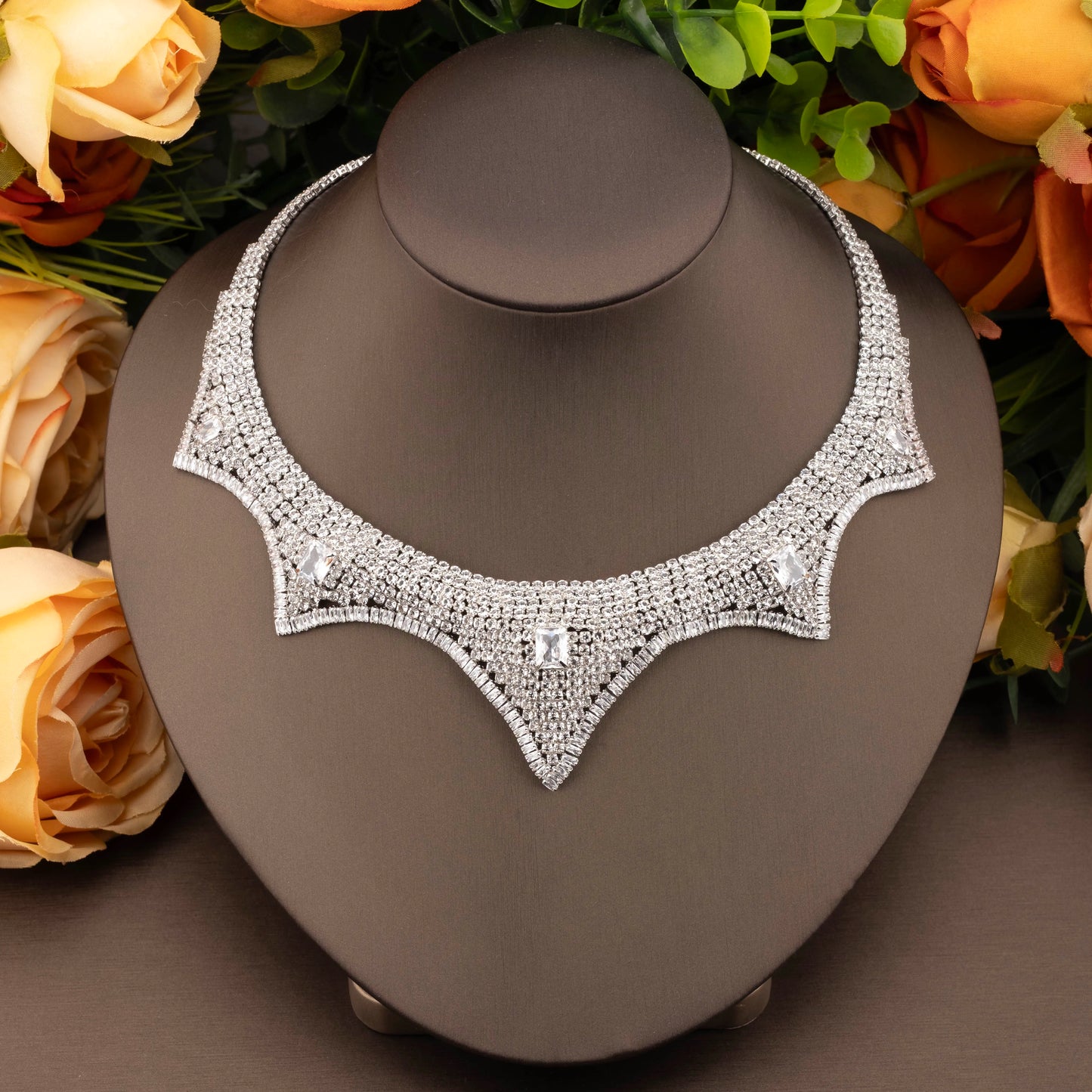 1 Set of Luxurious and Elegant Jewelry Set with Sparkling Cubic Zirconia and Horn Design, Suitable for Women to Wear at Weddings and Banquets. Gift Box Not Included