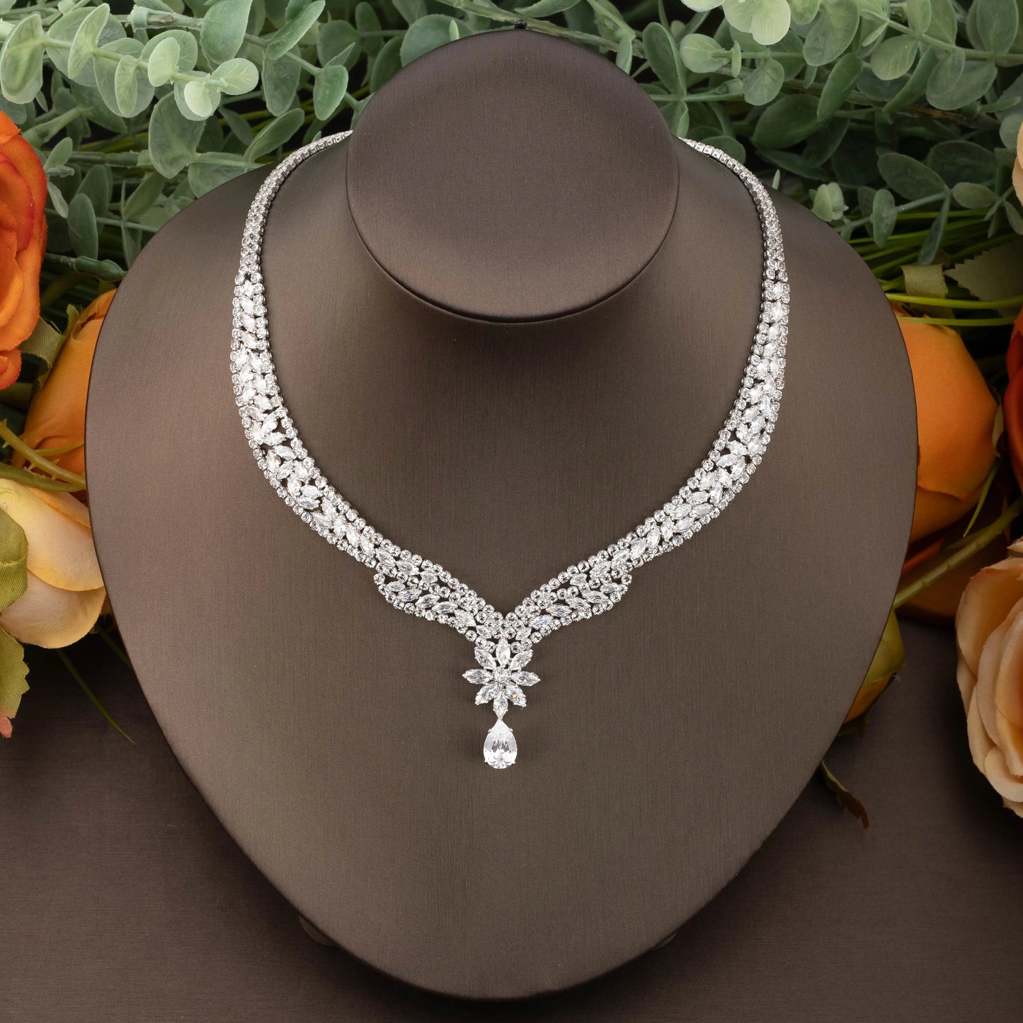 1 Set of Luxurious and Elegant Jewelry Set with Sparkling Cubic Zirconia Sunflower Teardrop Pendant, Suitable for Women to Wear at Parties and Banquets. Gift Box Not Included