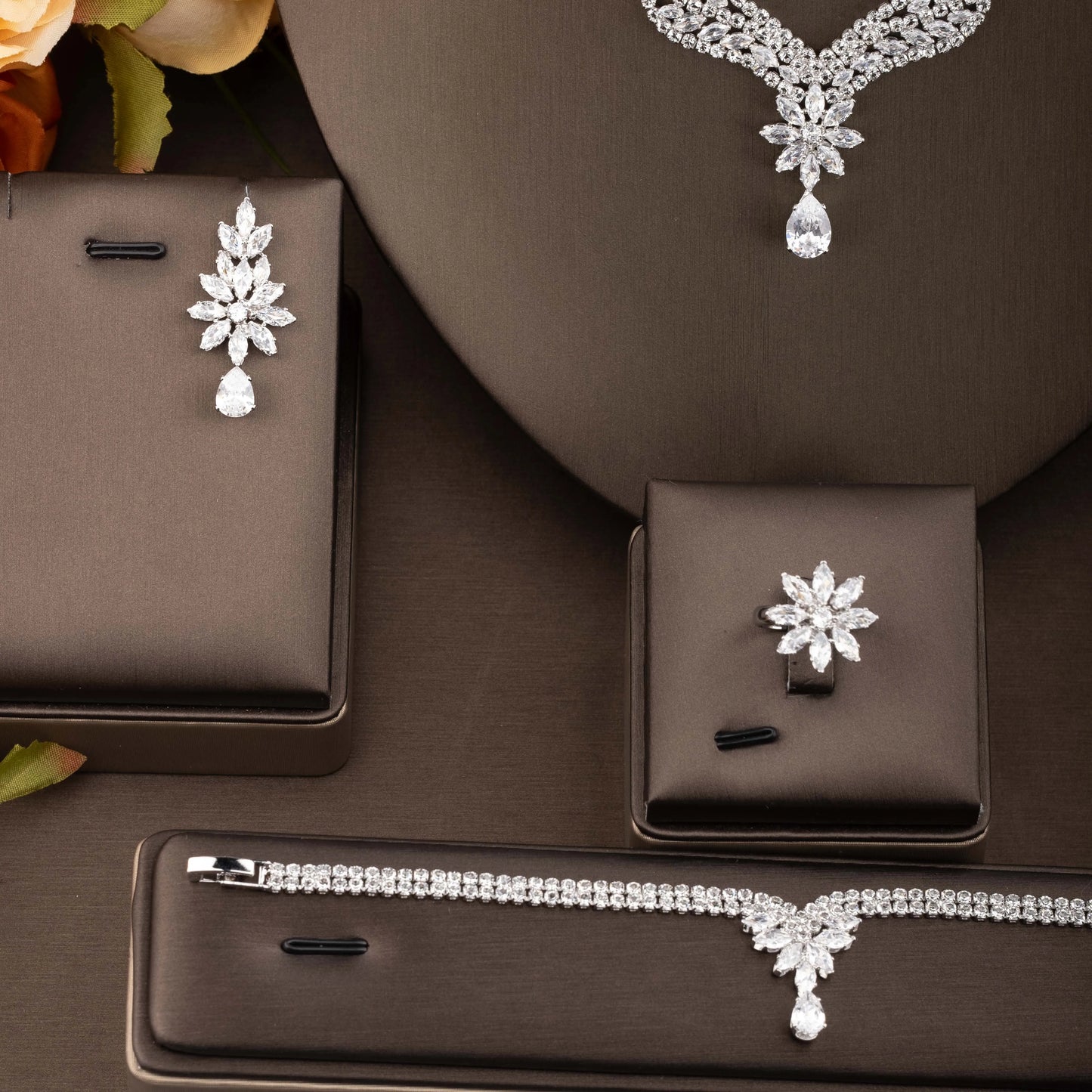 1 Set of Luxurious and Elegant Jewelry Set with Sparkling Cubic Zirconia Sunflower Teardrop Pendant, Suitable for Women to Wear at Parties and Banquets. Gift Box Not Included