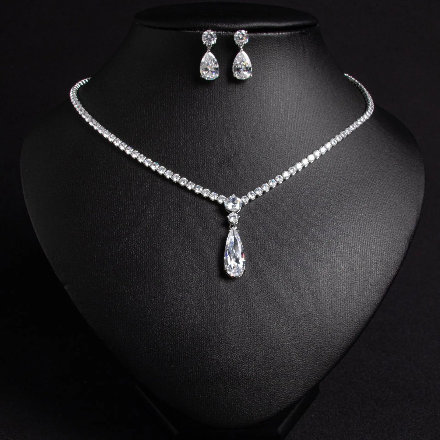 Fashionable Red Water Droplets Bride Micro Set Zircon Women's Light Luxury Design Vintage Elegant And Simple Collarbone Chain
