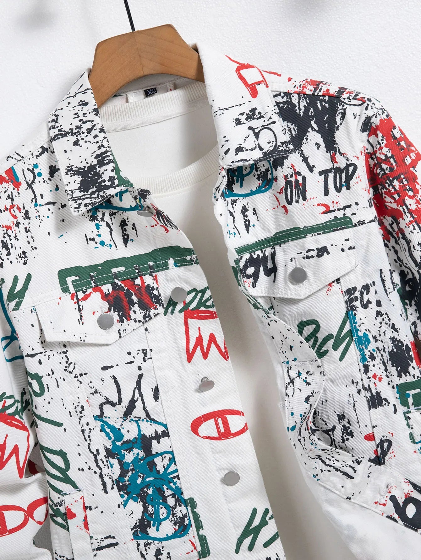 Men's spring-summer graffiti print denim jacket, regular size. Stylish street style.