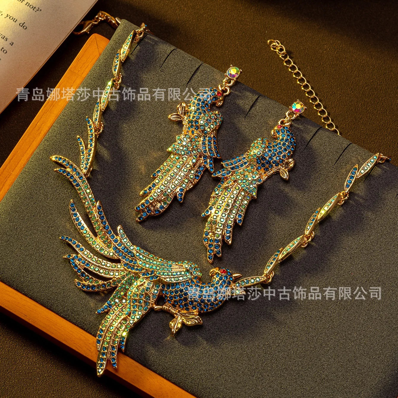 Vintage Style Jewelry Set European and American Heavy Craft Luxurious Parrot Earrings Necklace