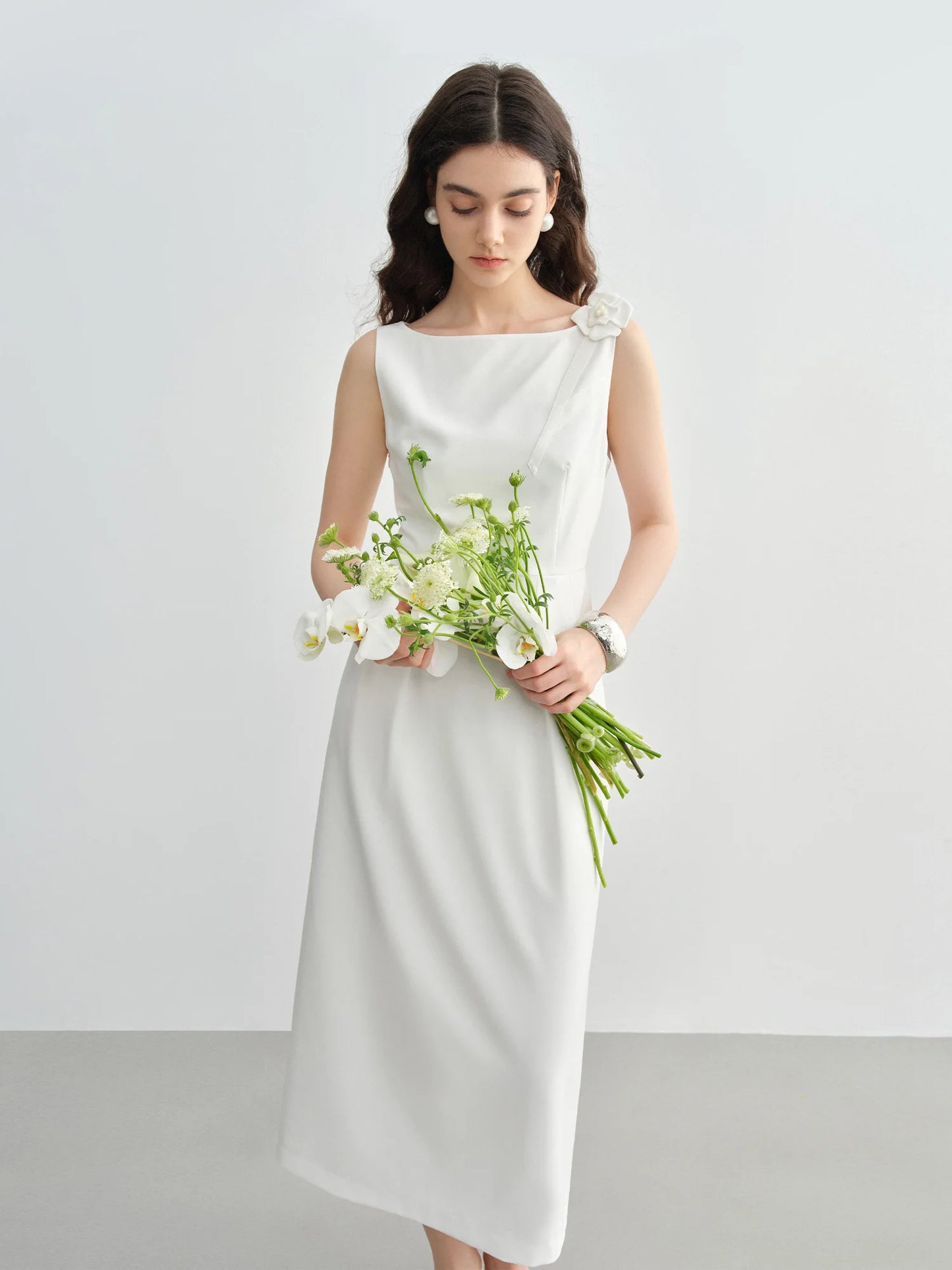 DUSHU Plus Size  2025 New Arrival Women's Choker Vest Dress with 3D Flower Brooch Stylish and Elegant Summer Dress 25DS82557