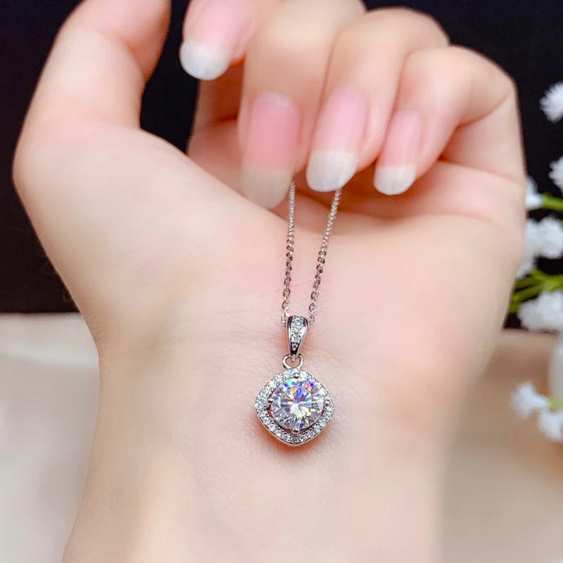 Silver 925 4 prong Moissanite Pendant Necklace For Women Trendy Design D Color VVS Pass Diamond Test Jewelry with box GRA